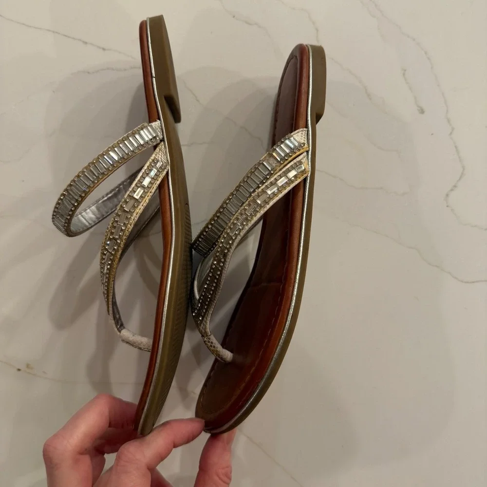 Unisa‎ Womens Brown Silver Rhinestone Embellished Thong Flat Sandals Size 6.5M
